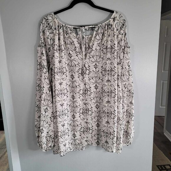 Michel Studio Collection EUC Semi-sheer white and black damask print blouse - Picture 9 of 9